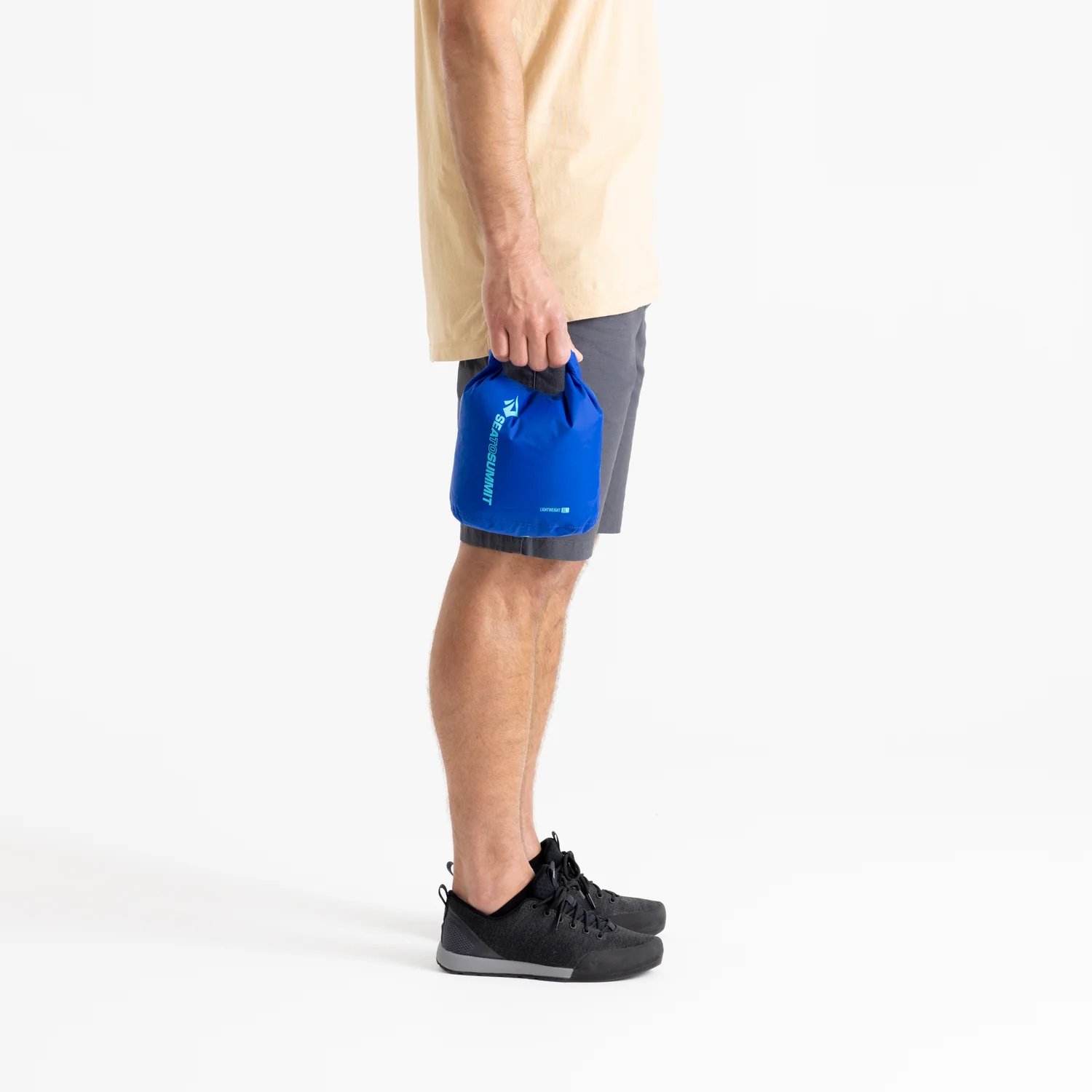 02_LightweightDryBag3LSurftheWebCarry.webp