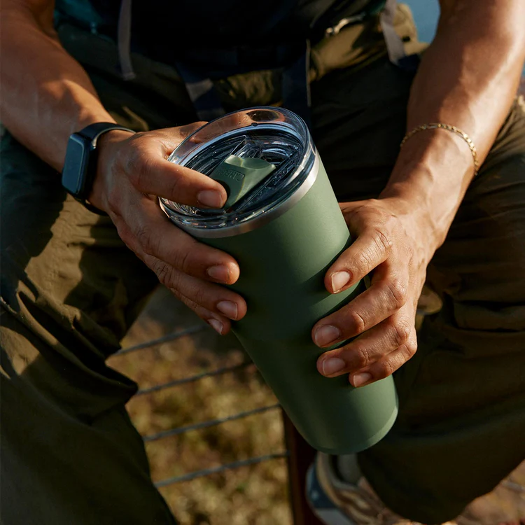 camelbak-thrive-tumbler-pdp-lifestyle_d1ec0bef-861e-4eaa-95a6-cc757b1bd520