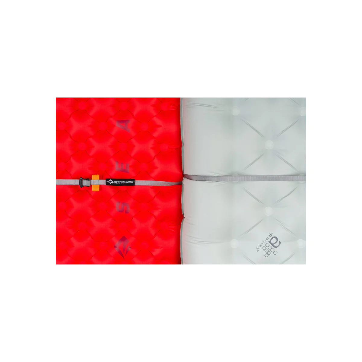 sleeping-pads-coupled-together-close-up_70cfa953-e9b9-421e-a644-2770769f191a
