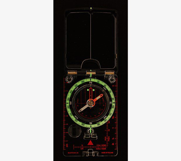 suunto_mc-2_g_mirror_compass_low_light