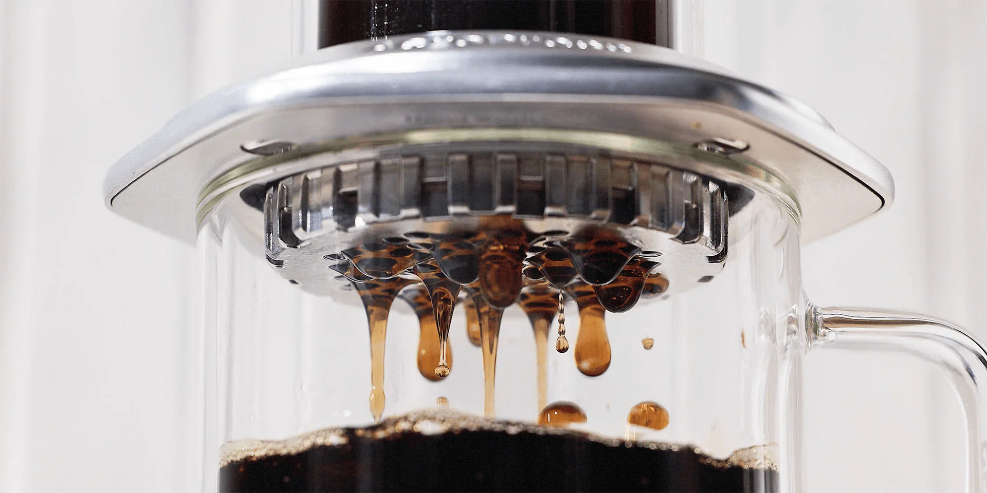 AeroPress Clear Coffee Press - Pink Featured Image 7